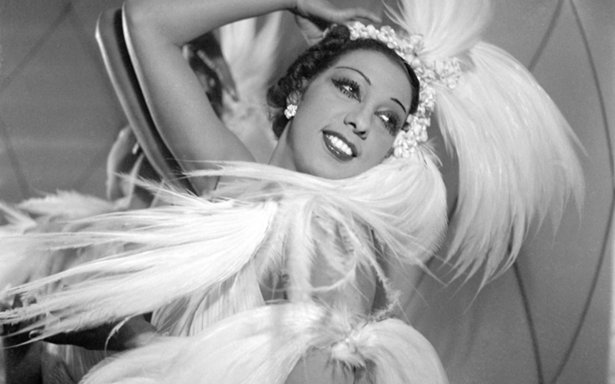 Joséphine Baker (1906-1975), artiste de music-hall américaine dans l'opérette "La Créole" de Jacques Offenbach (1819-1880) au théâtre Marigny. Paris (8e arr.), décembre 1934.