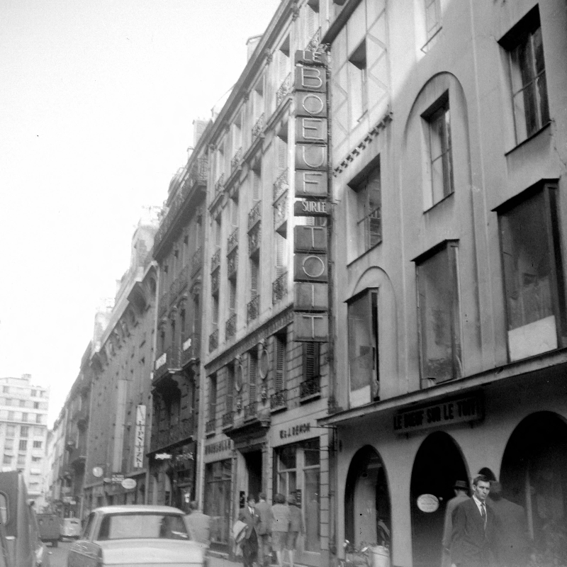 "Le Boeuf sur le toit", bar-cabaret, rue du Colisée. Paris.