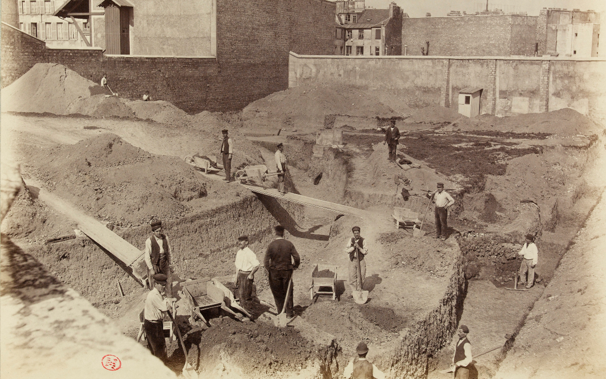 Arènes de Lutèce, rue des Arènes. Vue des tranchées prise de la terrasse. Paris (5e arr.).