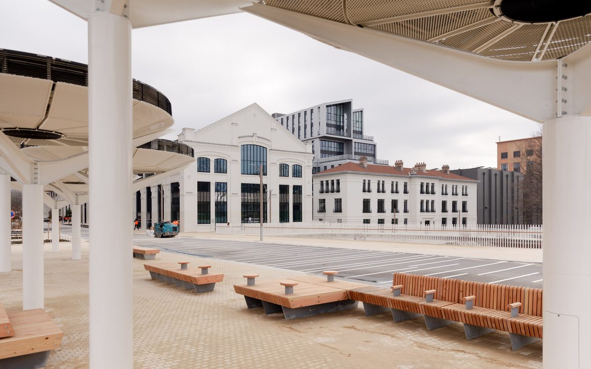 Une cour dans le nouveau village olympique