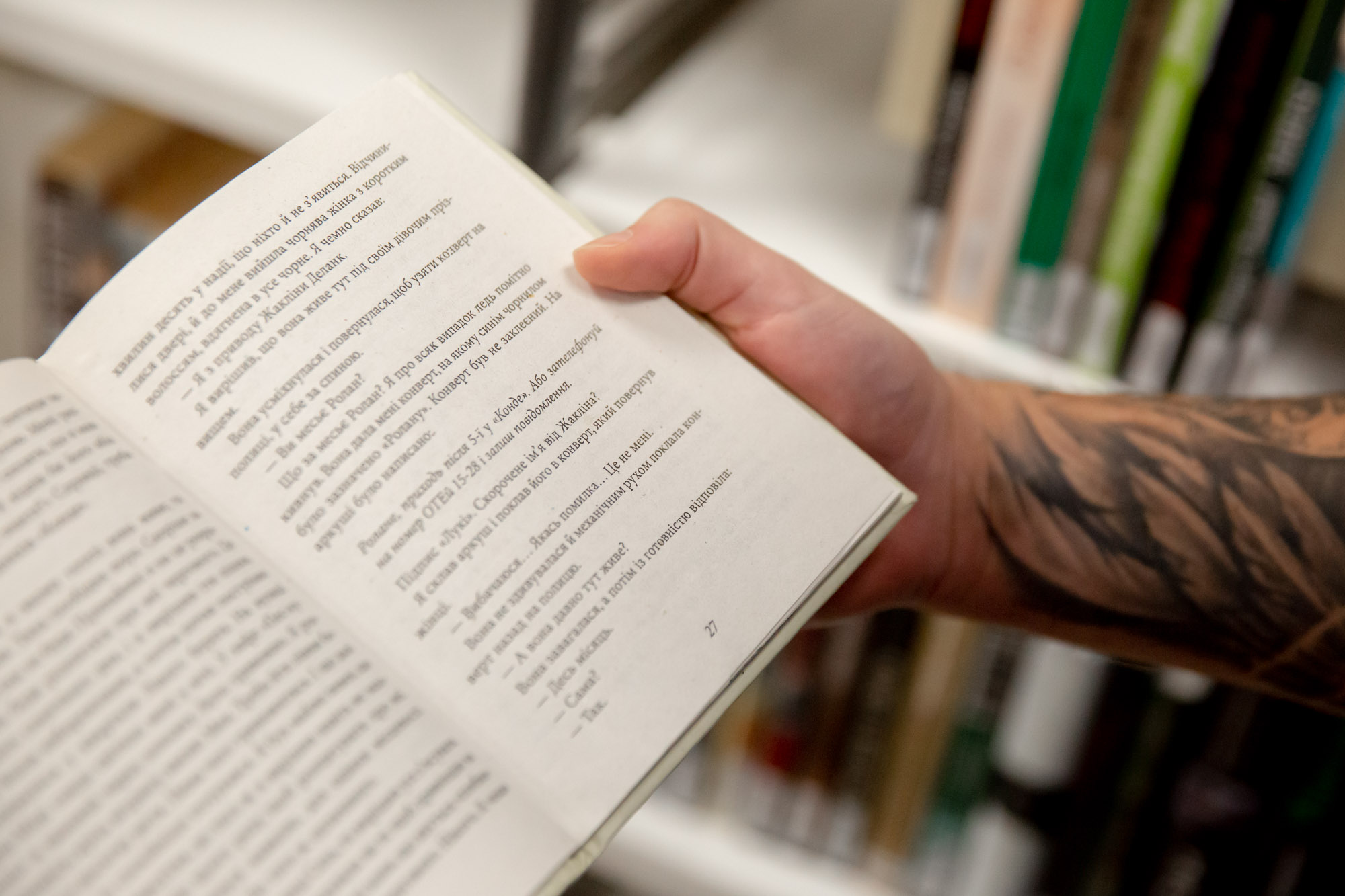 Livre ouvert écrit en cyrillique 
