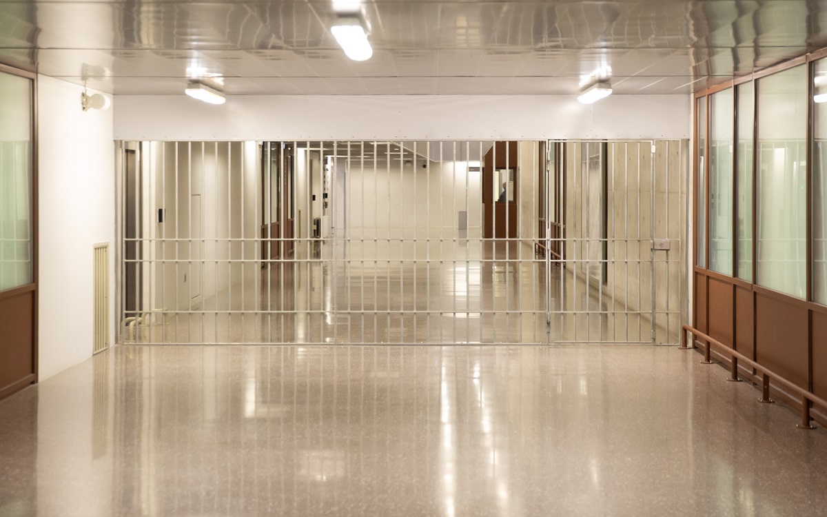 Couloir d'une aile rénovée de la prison de la Santé