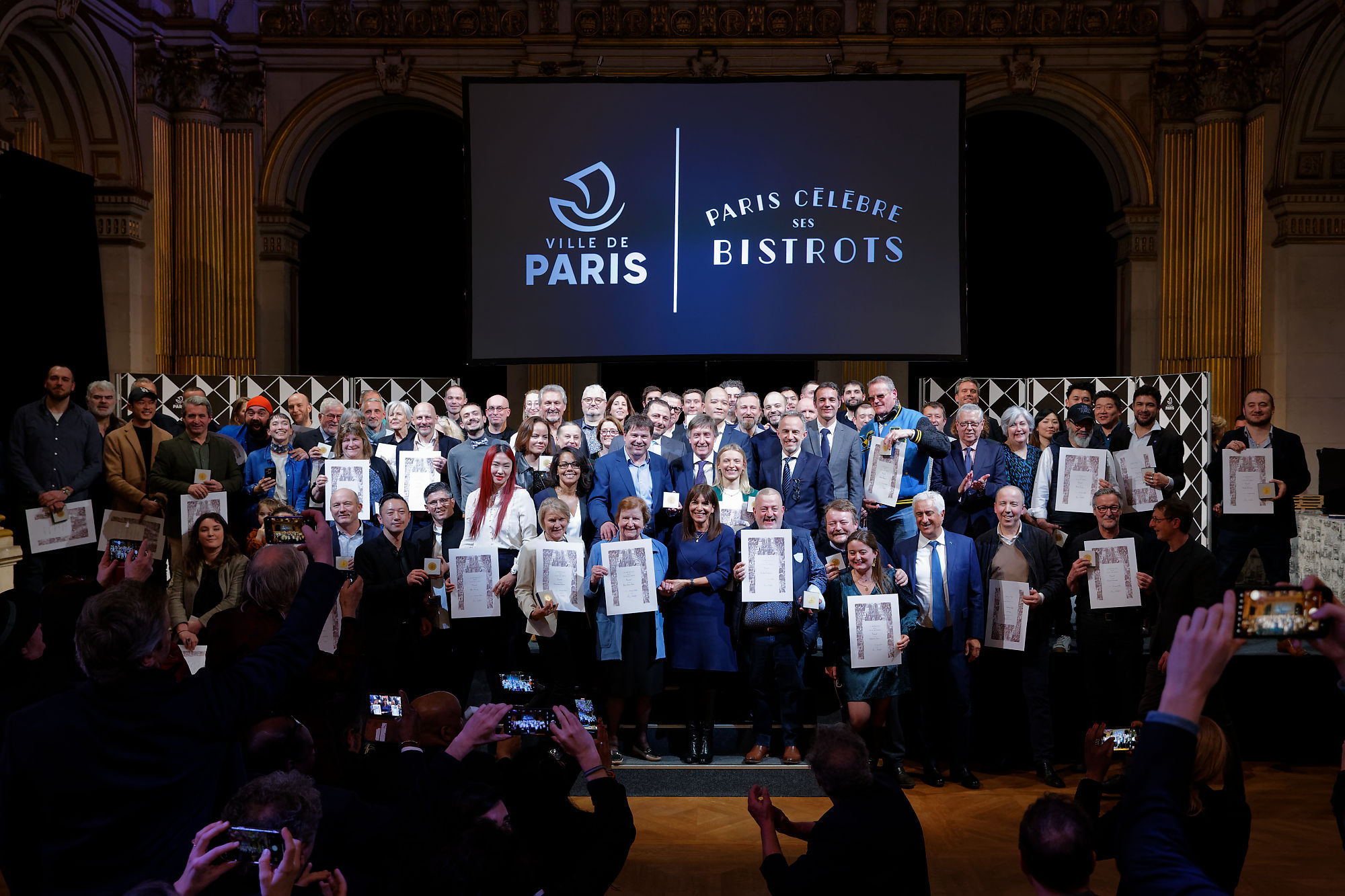 62 bistrots reçoivent la Grande Médaille de Vermeil de la Ville de Paris