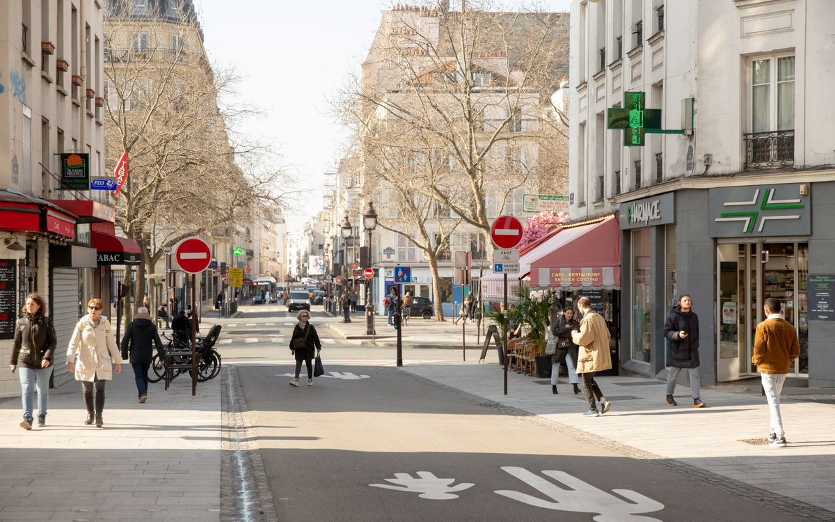 La rue Oberkampf (11e) après son nouvel aménagement, plus de place aux piétons et aux vélos