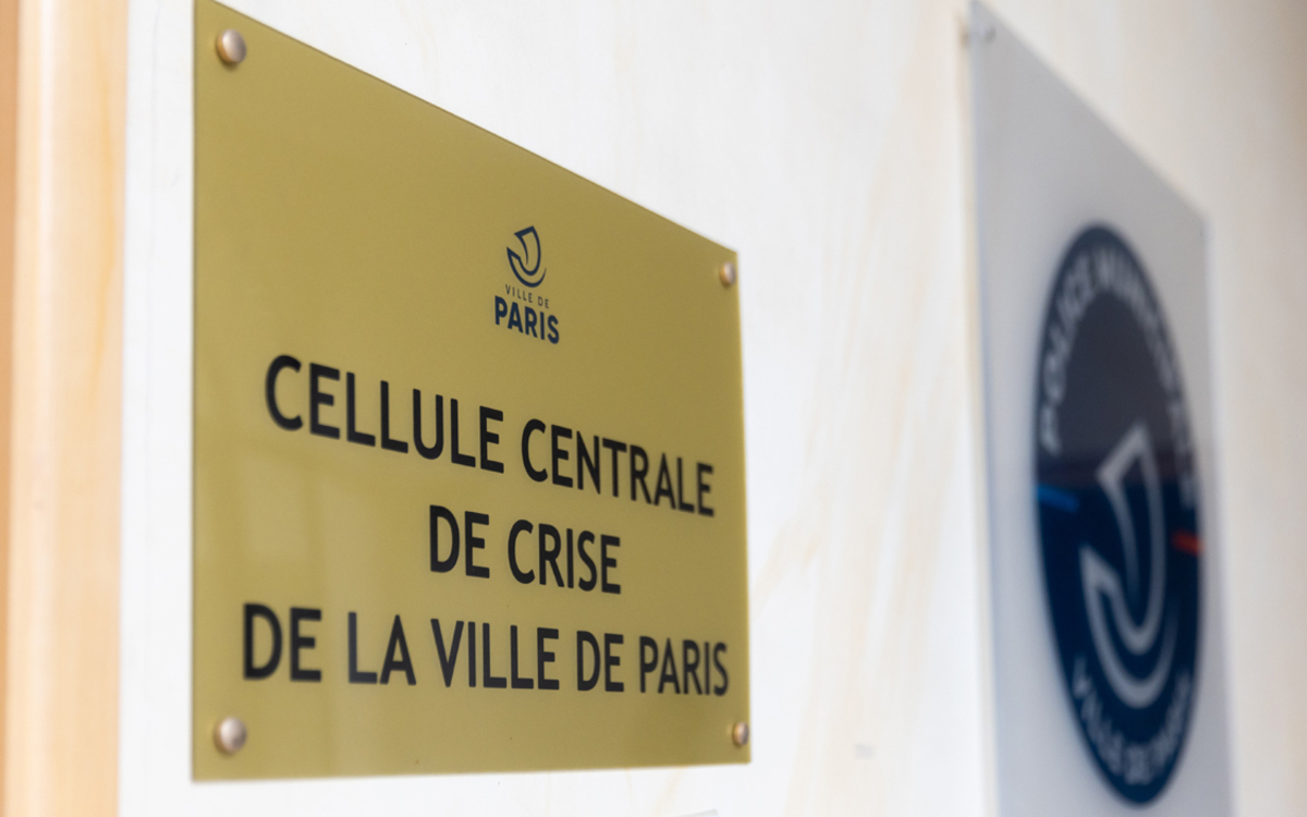 Cellule centrale de crise de la Ville de Paris. 