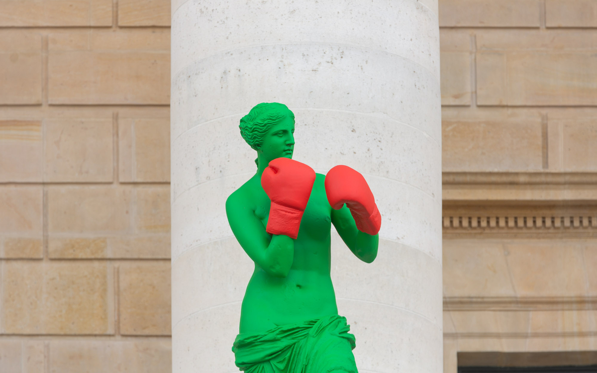 Statuettes de la Vénus de Milo de Laurent Perbos à l'Assemblée nationale.
