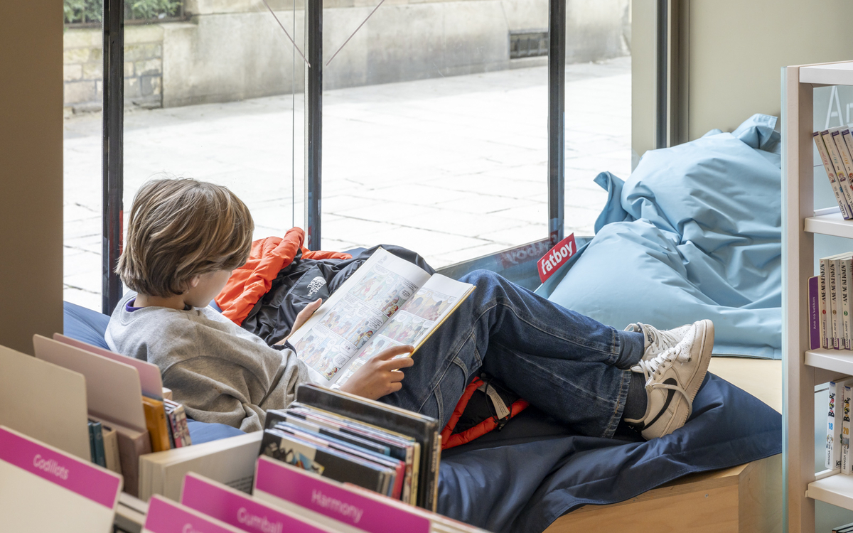 Lecture en bibliothèque