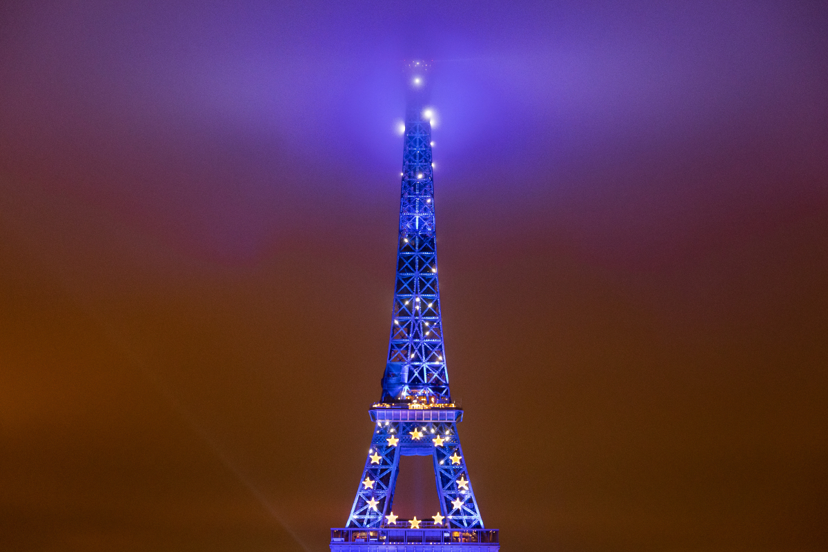 La tour Eiffel au couleur de l'Union Européenne. 