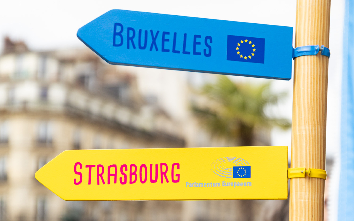 Fête de l'Europe sur le parvis de l'Hôtel de Ville.