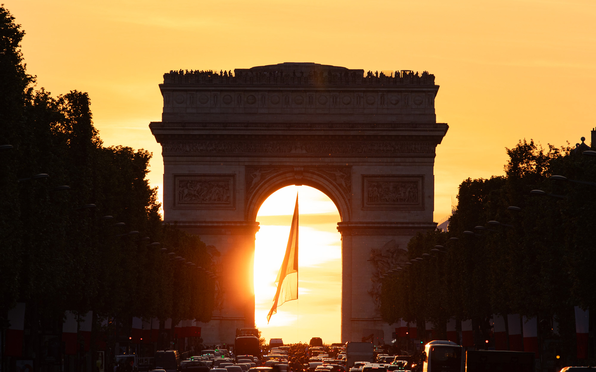 Parishenge ou quand le soleil se couche sous l'Arc de Triomphe