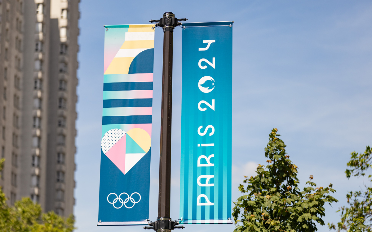 A JO poster on rue de la Chapelle