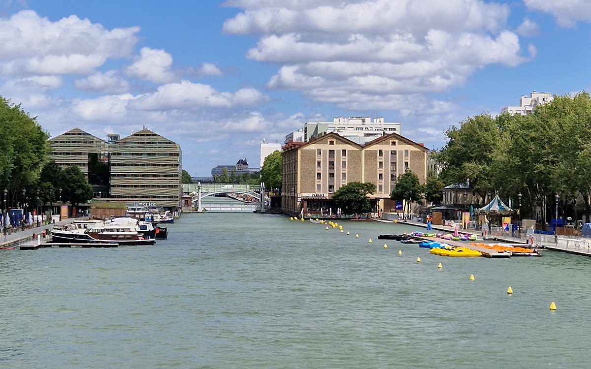 Le bassin de la Villette pendant la période estivale