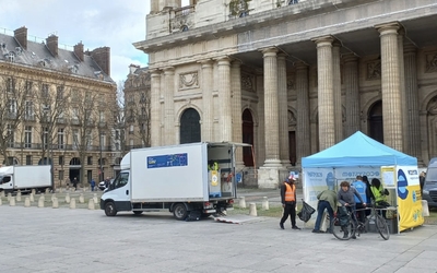 Opération de collecte solidaire Place Saint Sulpice