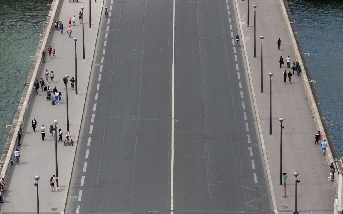 Vue aérienne du pont d'Iéna sans piétons.