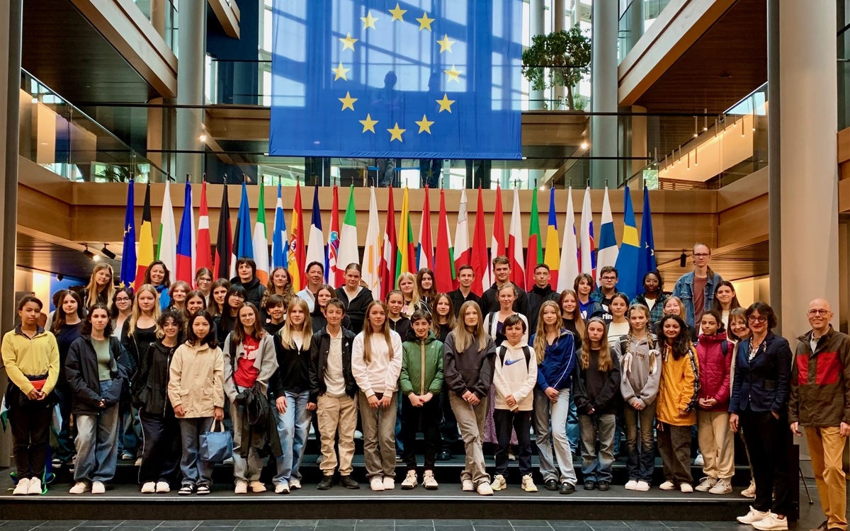 On y voit des enfants au Parlement européen