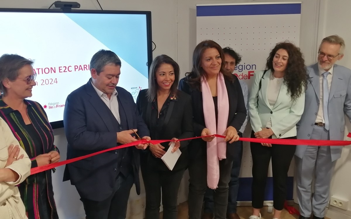 Le Maire du 13e coupe le ruban