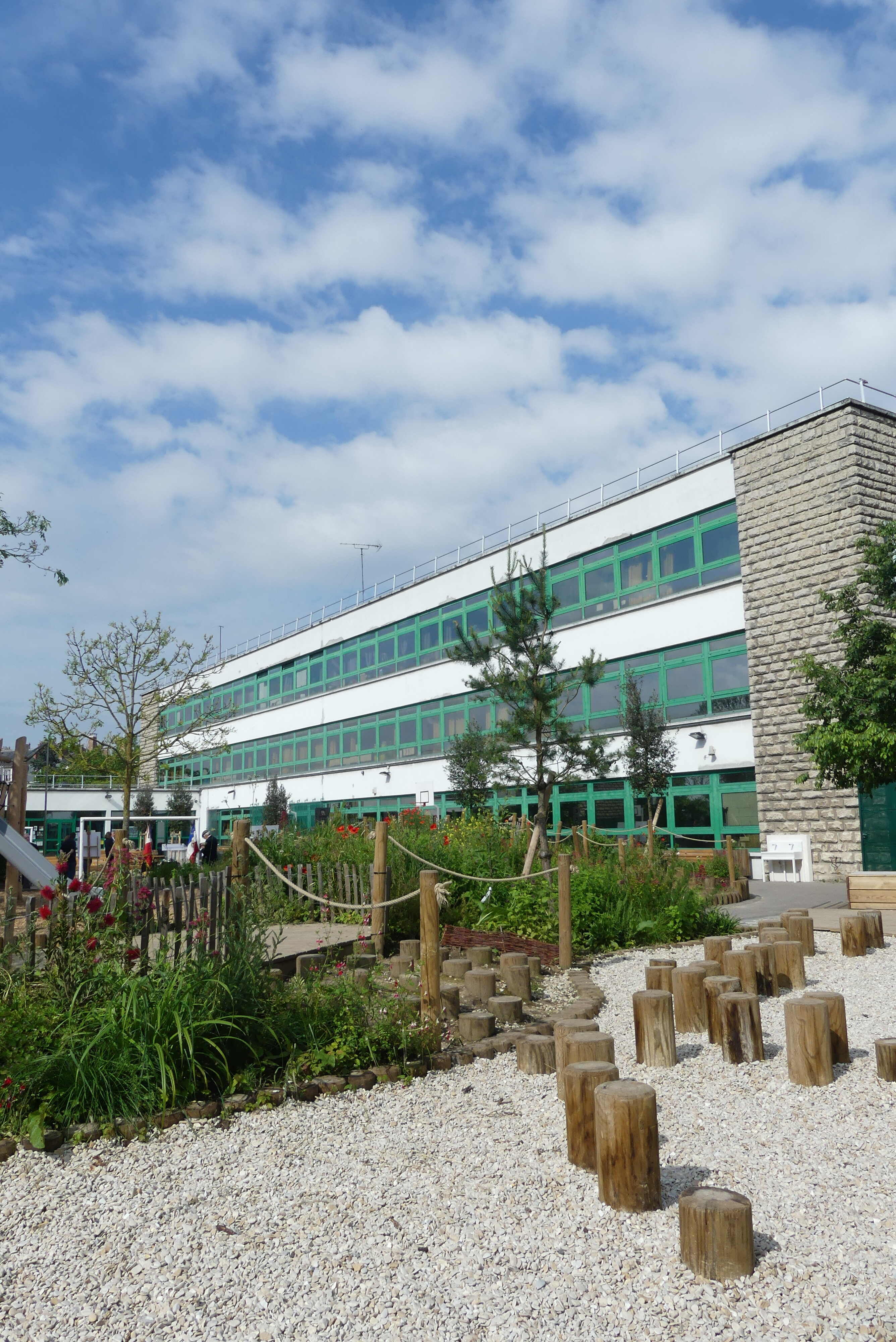 Photo de vue de l'école élémentaire 20 rue Le Vau en 2024