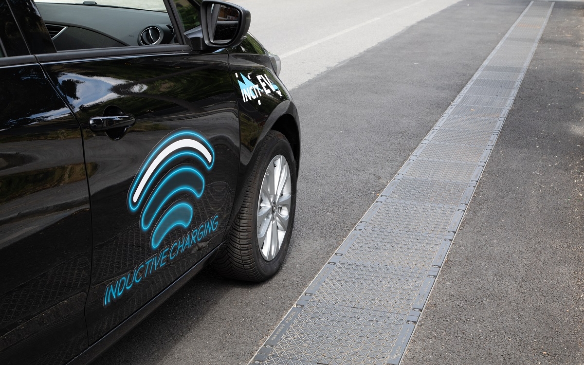 une voiture en train électrique de rouler