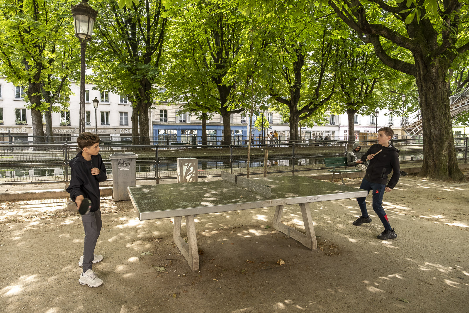 Match de ping-pong entre Grégoire et Tom Durin Valois, tennis de table Olympiade des arrondissements