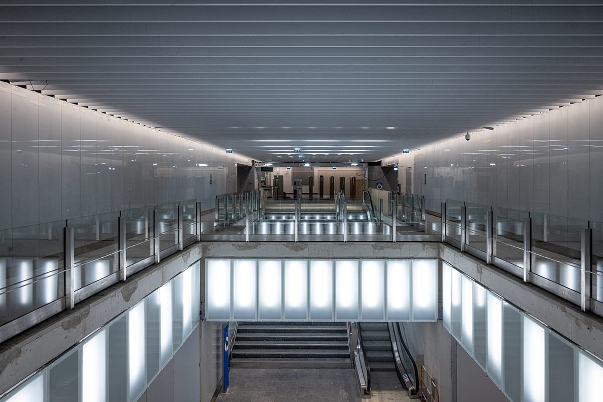 Escalators de la nouvelle station Montreuil-Hôpital, dans le prolongement de la ligne 11.. 