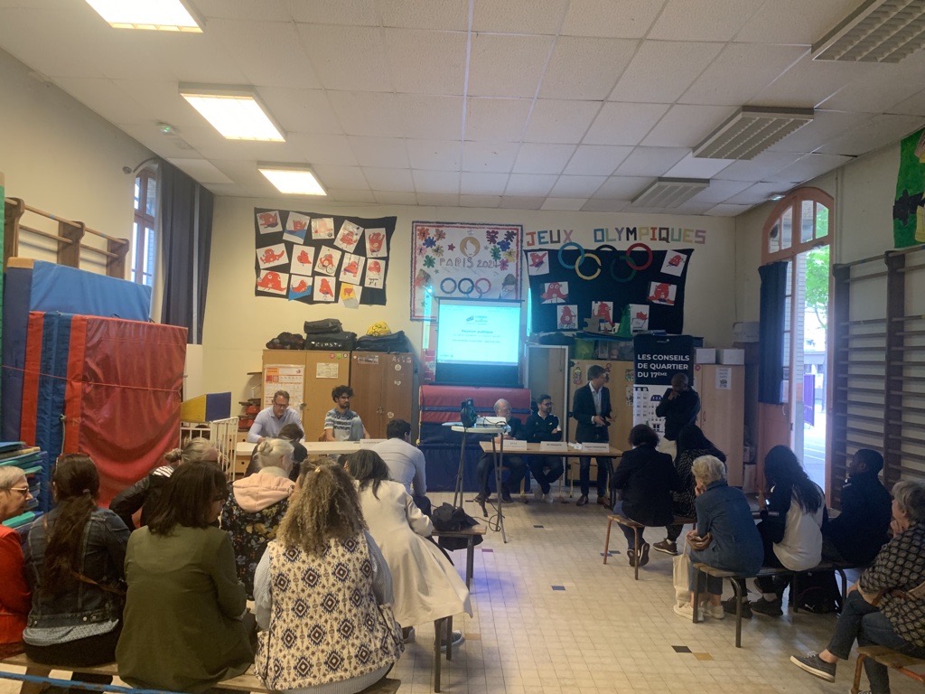 Photo de la réunion publique "Epinettes-Bessières : un quartier sportif"