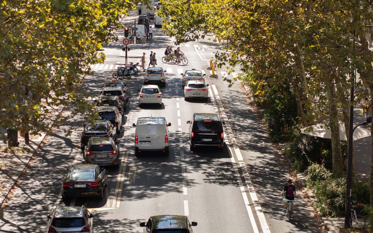 Circulation avenue Ledru Rollin.