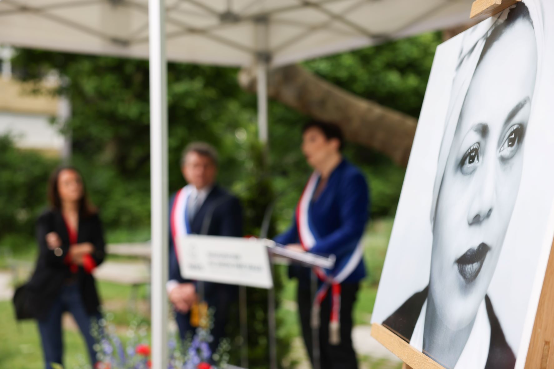 Photographie de Jane Ville exposée lors de l'inauguration du jardin Jane Vialle