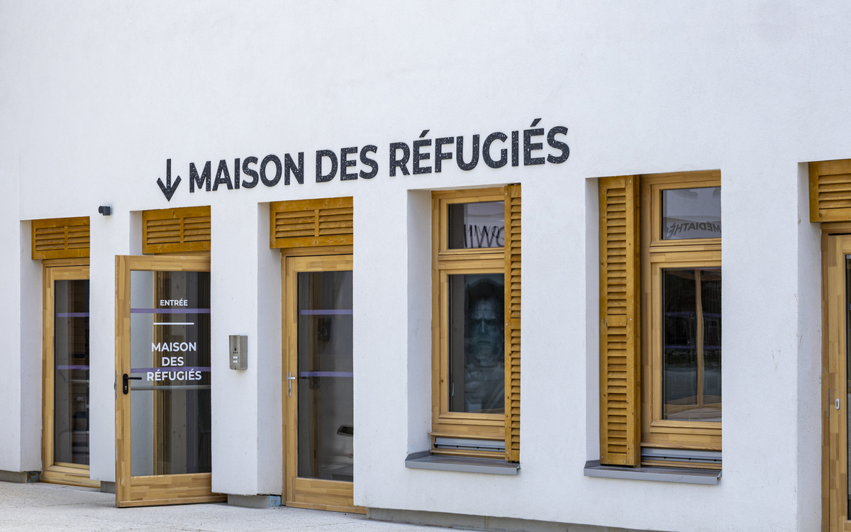 La façade de la nouvelle maison des réfugiés