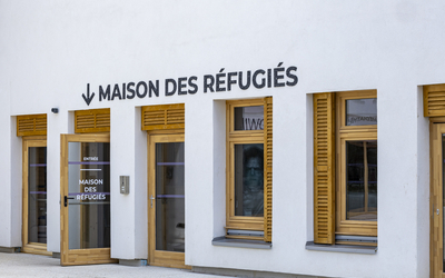 La façade de la nouvelle maison des réfugiés