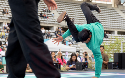 Breakdance lors des finales des Olympiades des arrondissements, au stade Charlety.