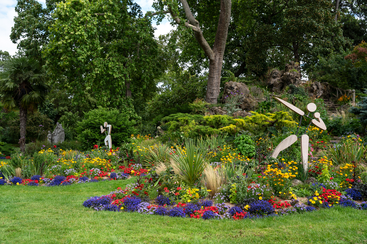 Décoration florale aux couleurs des JOP au parc Monceau.