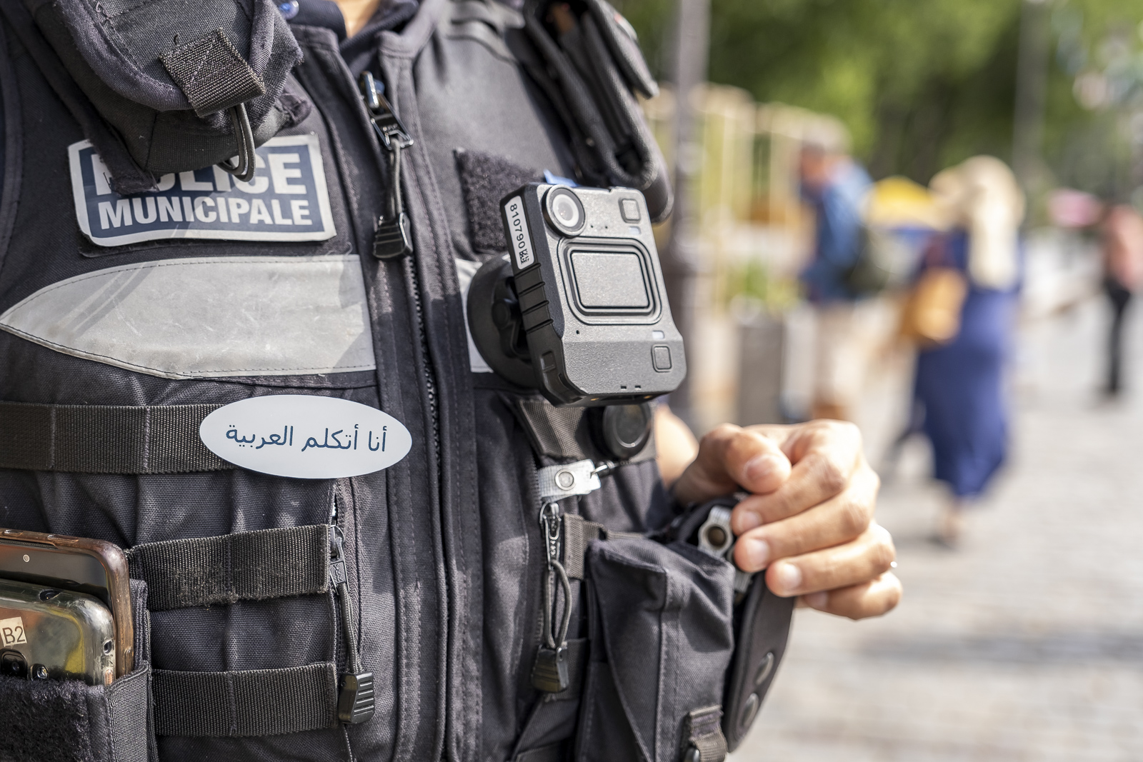 Détail du matériel d'une policière