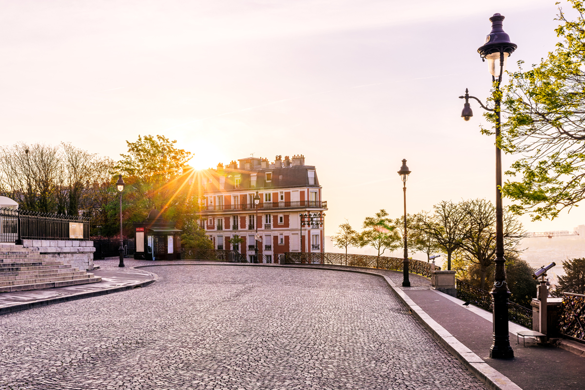 Le parvis devant le Sacré Cœur à Montmartre. 