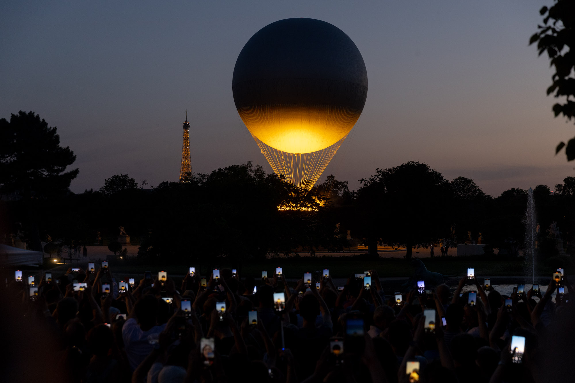 La vasque olympique depuis les Tuileries