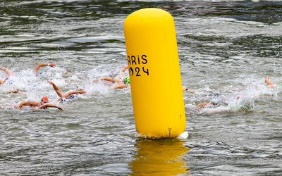 Epreuve natation du triathlon féminin dans la Seine pour Paris 2024. 