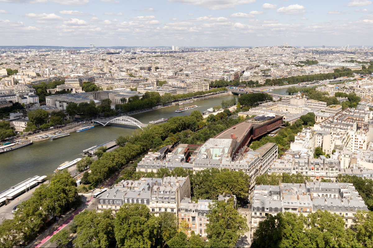 Semi-aerial view of the Quai Branly and the Quai Branly Museum.