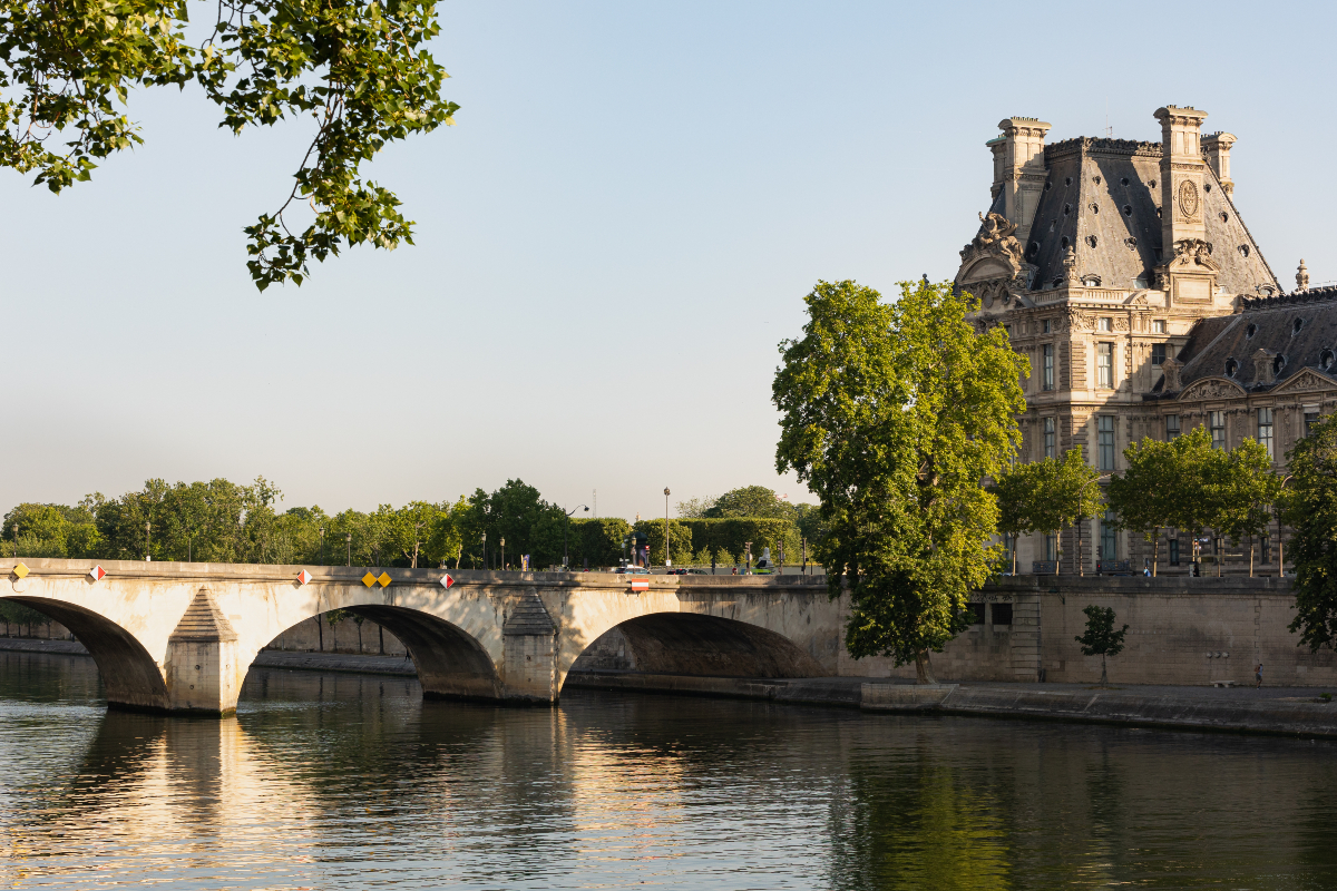 View of the Carrousel bridge.