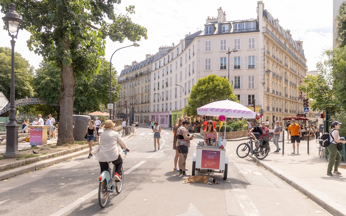Un vendeur de glaces sur le canal 