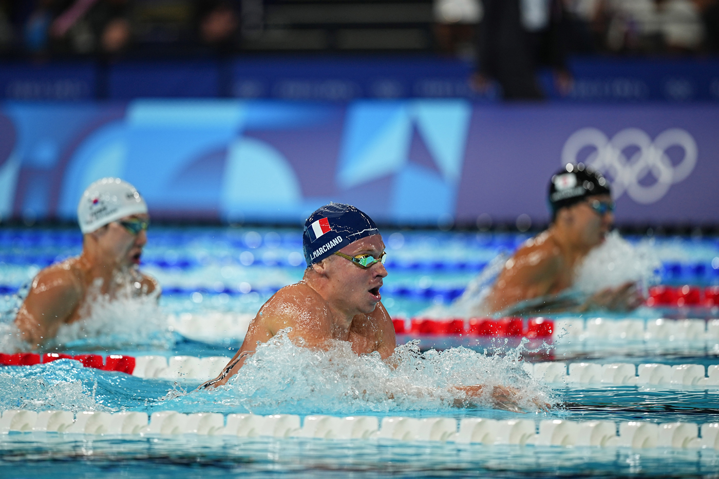 Le nageur Léon Marchand lors du 200 m brasse, hommes, demi-finale à l'Aréna le Défense. 