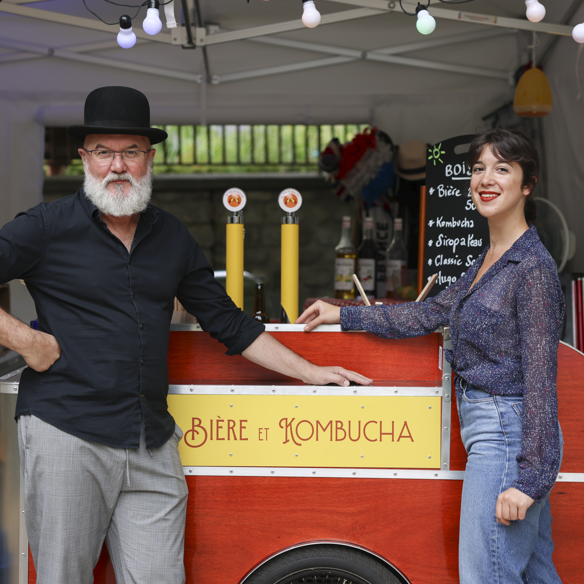 Philippe père et Gabrielle fille de la brasserie Patoche dans le lieu de festivité Léon Serpollet dans le 18e