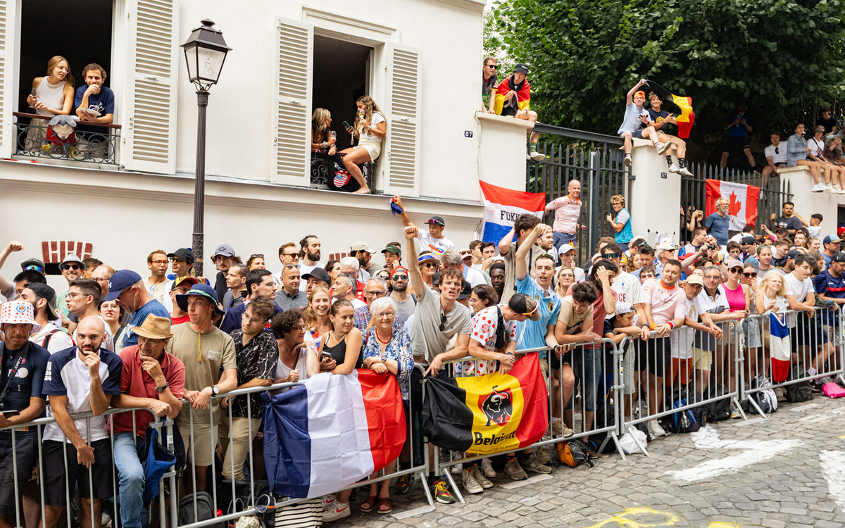 Supporters lors de la course sur route à Montmartre