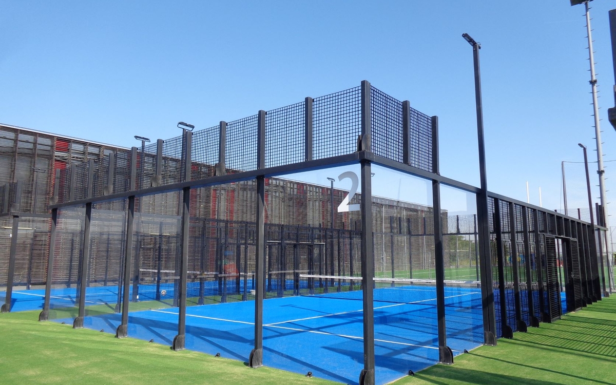 Une piste de padel