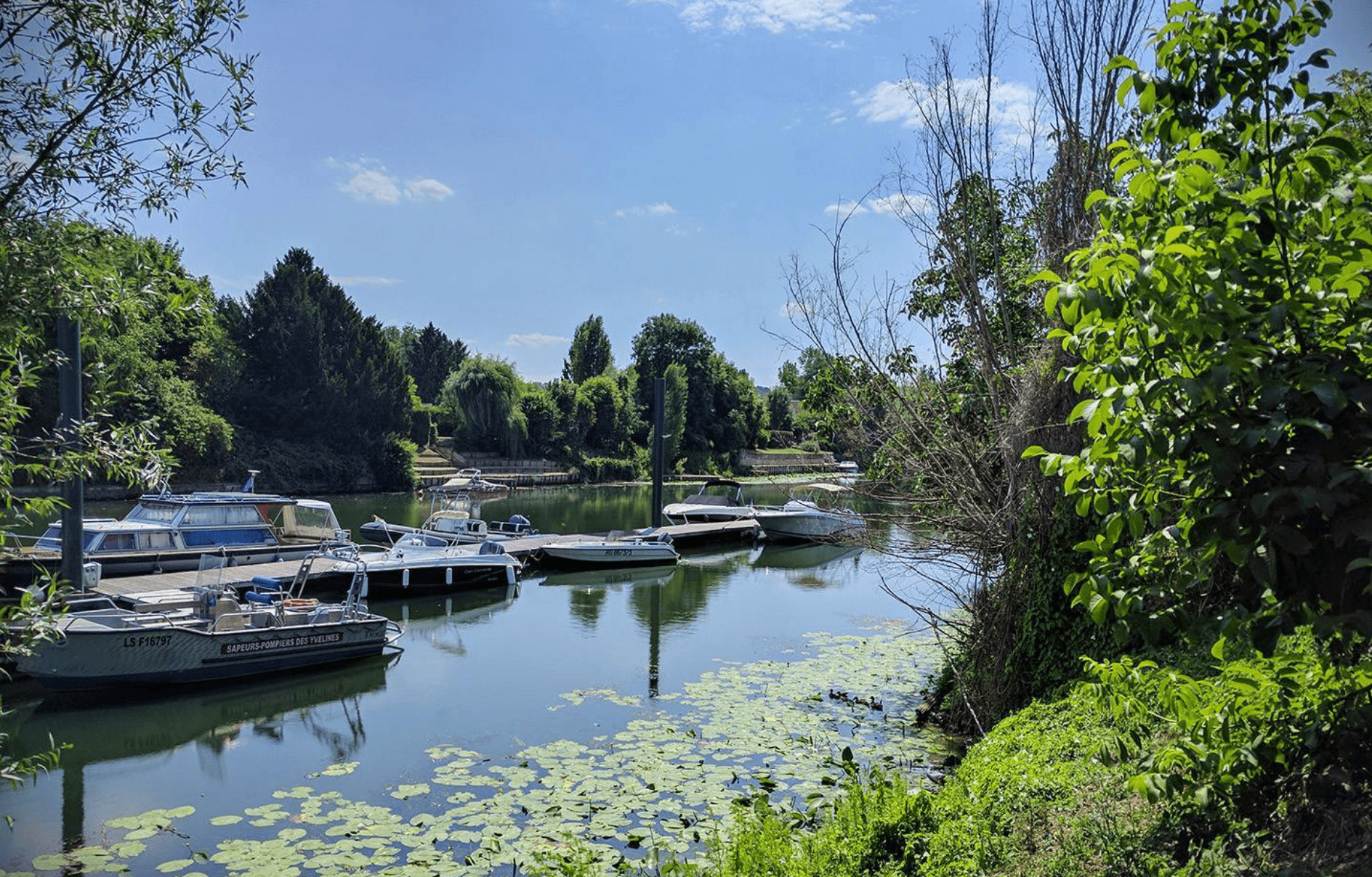 Bord de Seine avec des péniches