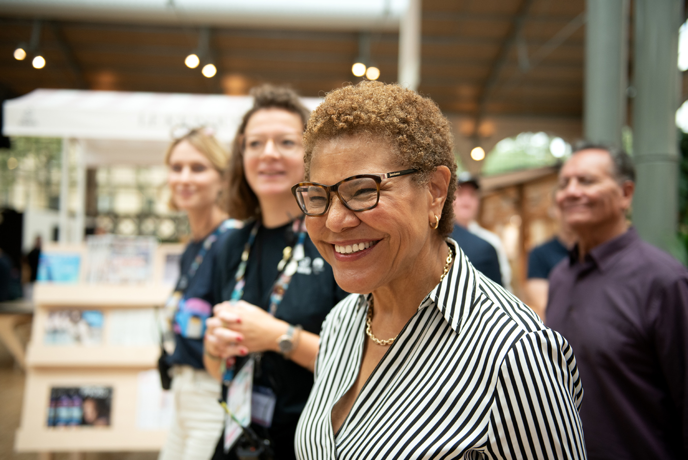 La maire de Los Angeles Karen Bass au Paris Media center. 