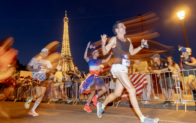 La Tour Eiffel illuminée durant le Marathon pour tous