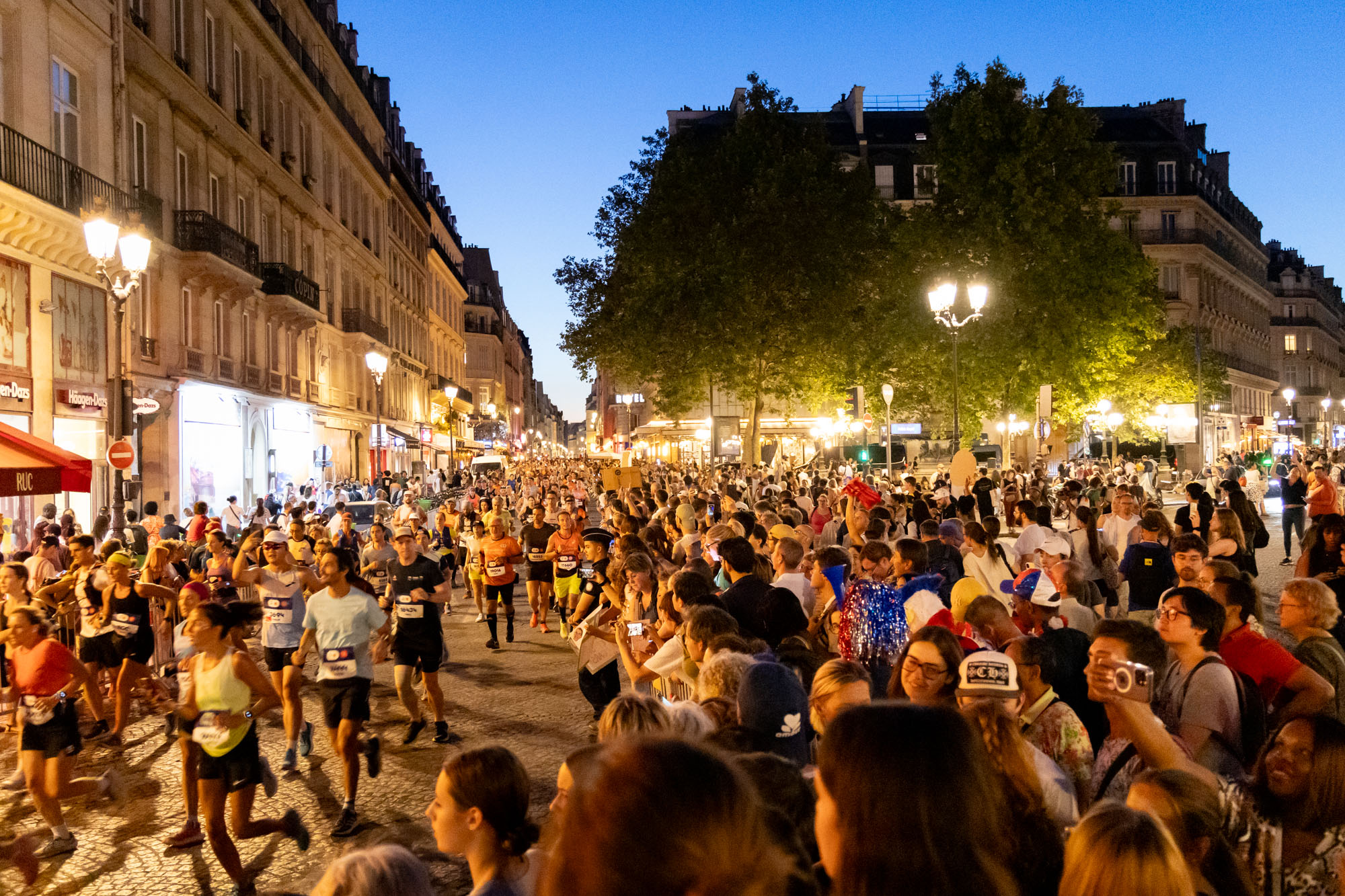 Foule dans les rues pour le Marathon pour tous