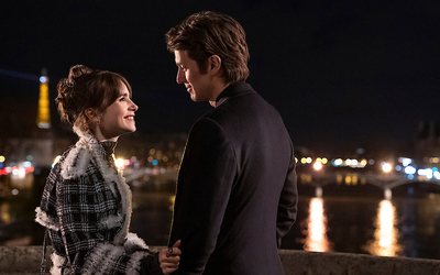 Lily Collins et Lucas Bravo sur le Pont Neuf