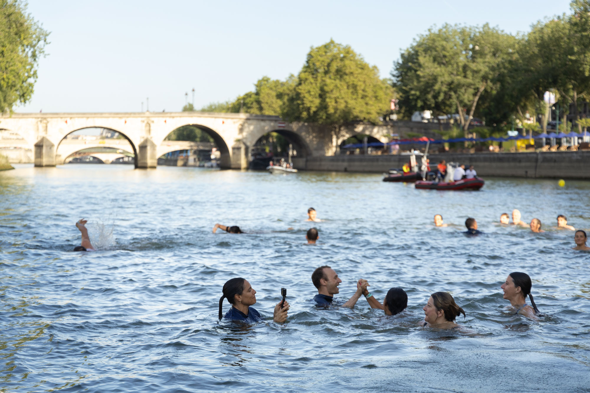 personnes se baignant dans la Seine