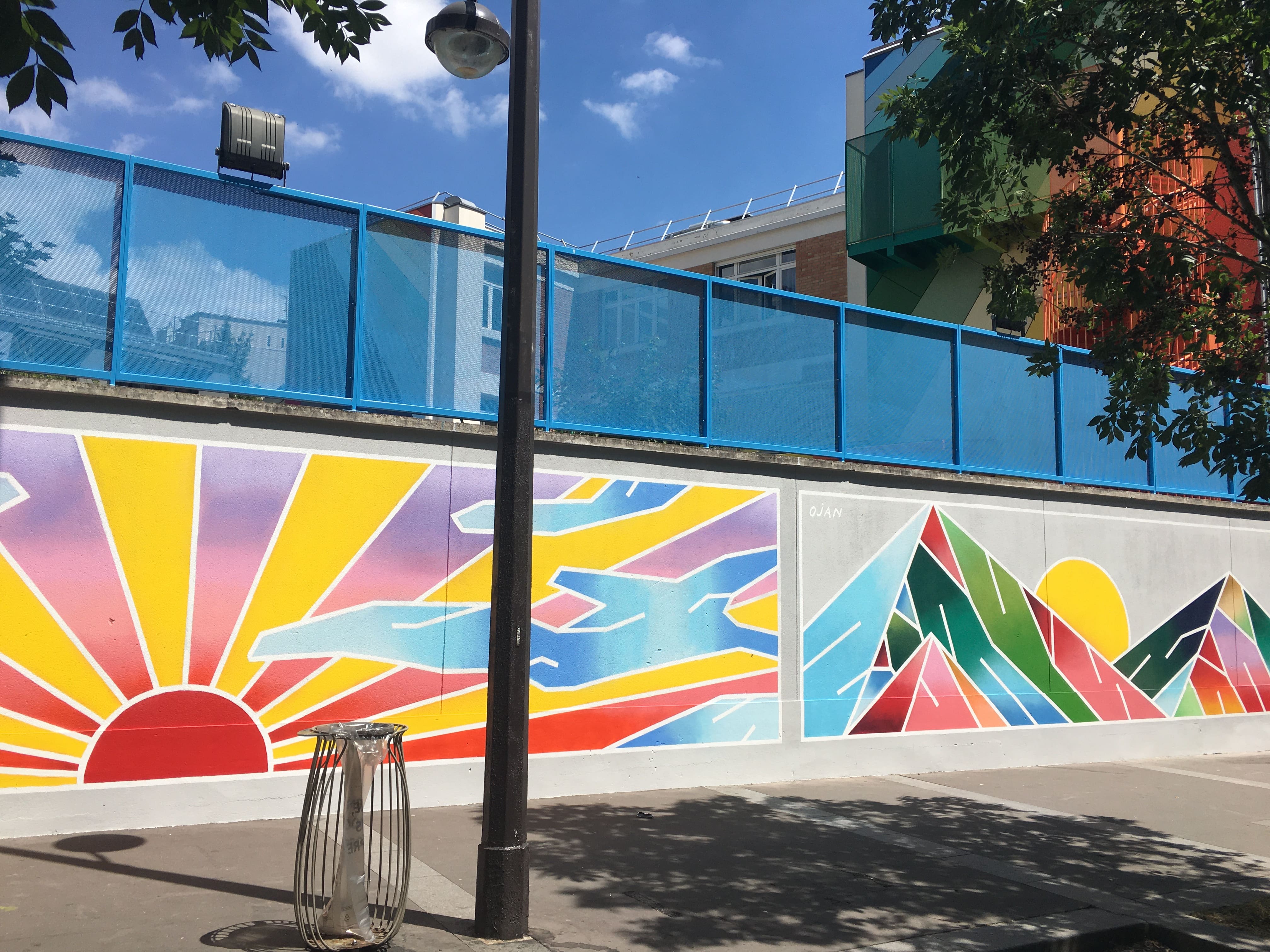 Le Budget Participatif a permis la création d'une fresque sur le mur de l'école rue Romy Schneider