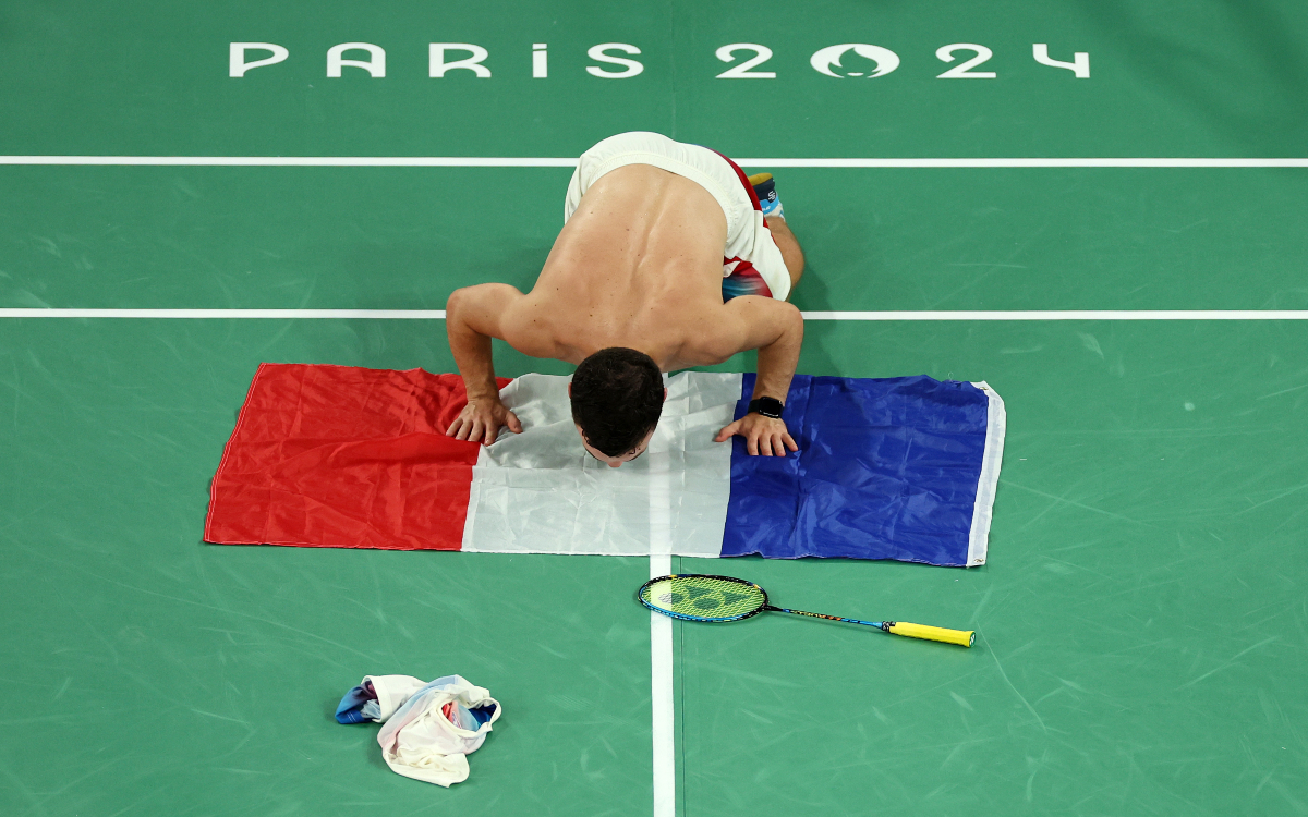 Charles Noakes of the French team wins the gold medal in the SH6 men's singles final at the Porte de La Chapelle Arena during the Paris 2024 Olympic Games.